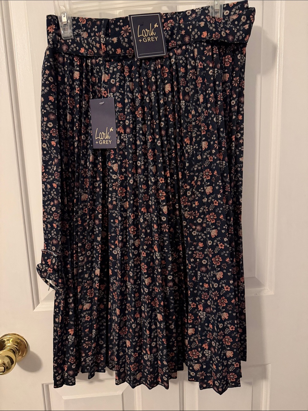 NWT- Lark + Grey Navy Floral Pleated Midi Skirt - Picture 1 of 4